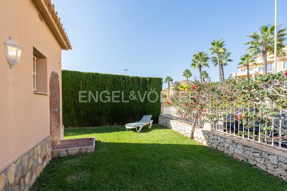 Garden of Houses for sale in Oliva  with Air Conditioner, Heating and Private garden