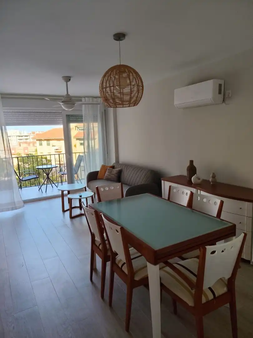 Comedor de Apartamento de alquiler en Fuengirola con Aire acondicionado, Terraza y Amueblado