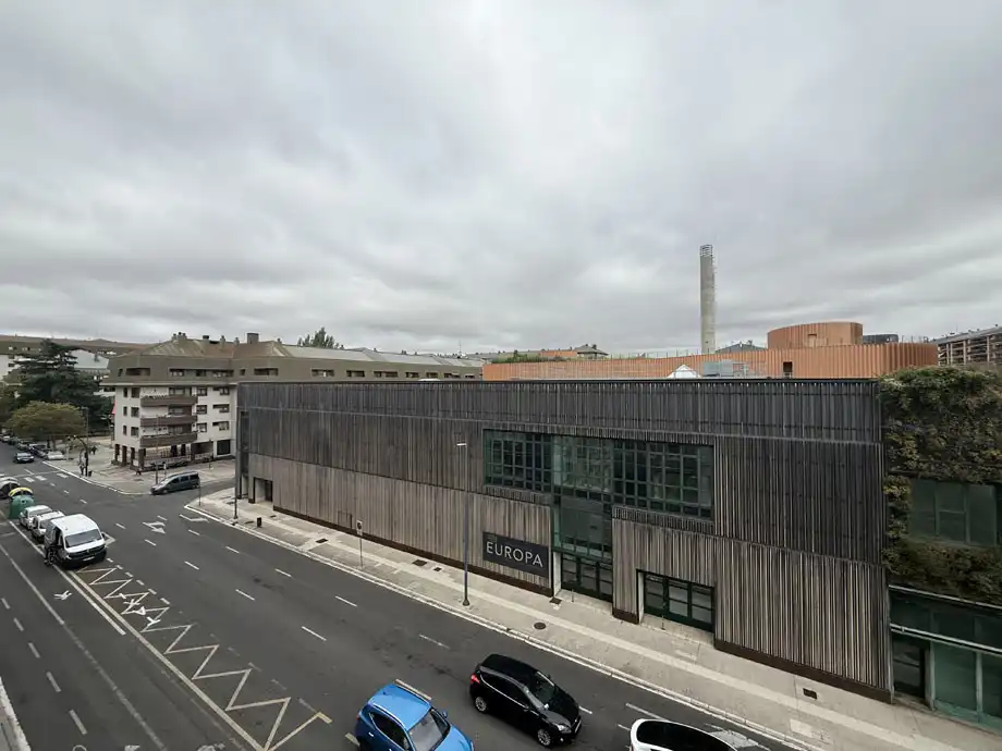 Vista exterior de Pis en venda en Vitoria - Gasteiz amb Calefacció, Parquet i Moblat