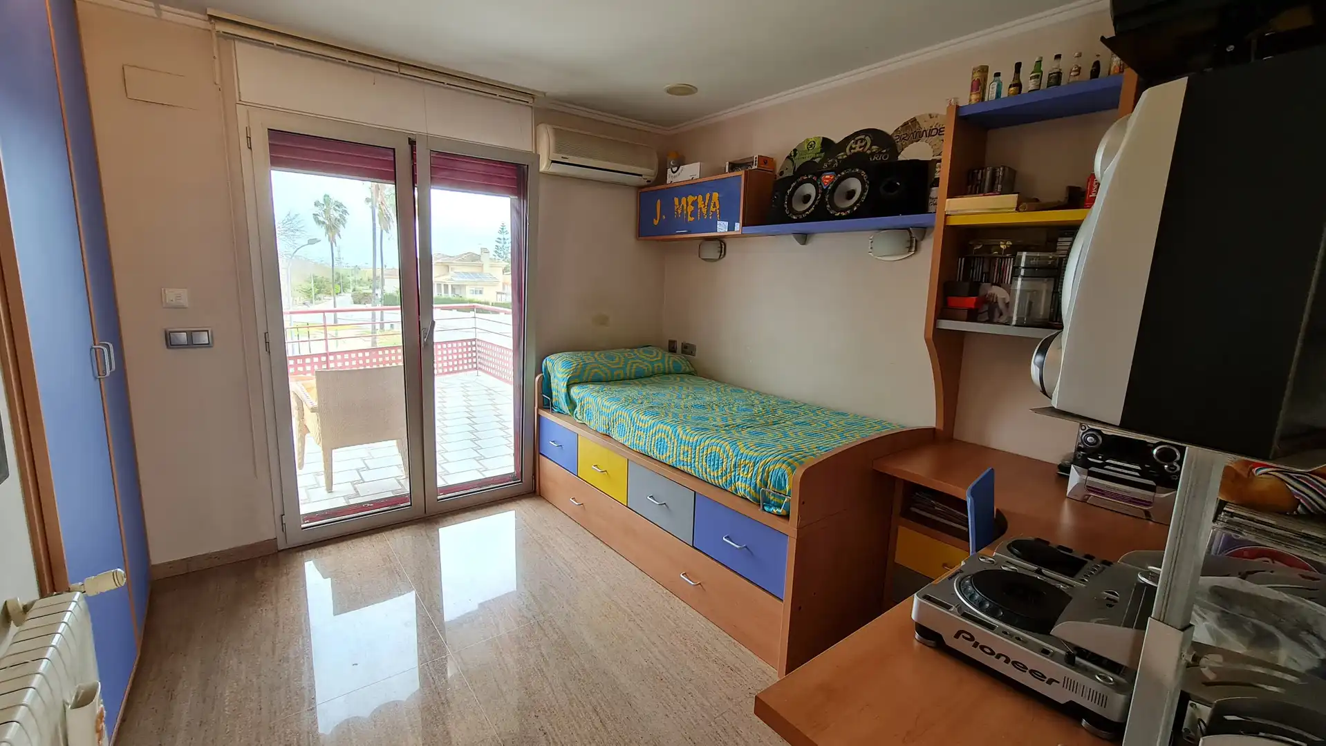 Dormitori de Casa o xalet en venda en Oliva amb Aire condicionat, Calefacció i Jardí privat