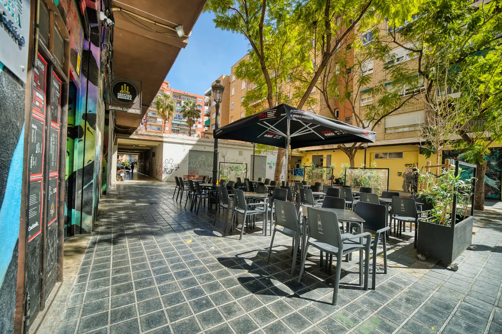 Terrasse von Geschaftsraum zur ubertragung in Valencia mit Klimaanlage, Terrasse und Möbliert