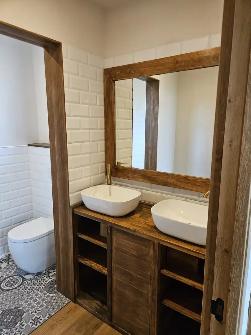 Baño de Dúplex de alquiler en La Vall d'en Bas con Terraza, Piscina y Amueblado