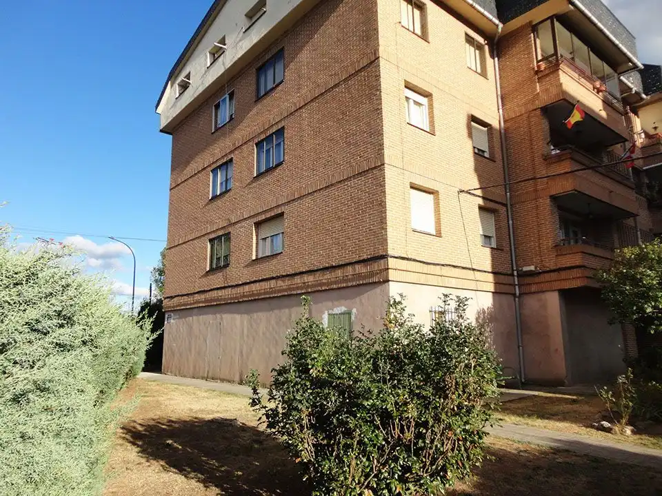 Vista exterior de Piso en venta en Salas de los Infantes con Calefacción, Terraza y Amueblado