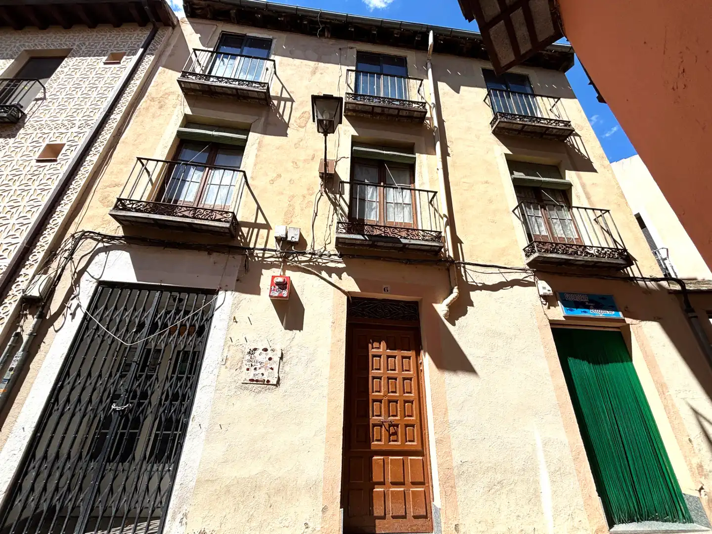 Außenansicht von Gebäude zum Verkauf in Segovia
