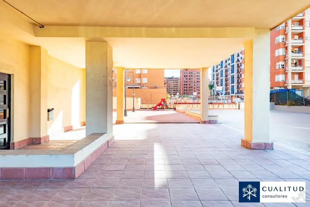Terraza de Piso en venta en Castellón de la Plana / Castelló de la Plana con Trastero