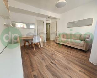 Living room of Flat to rent in  Madrid Capital  with Air Conditioner, Heating and Parquet flooring