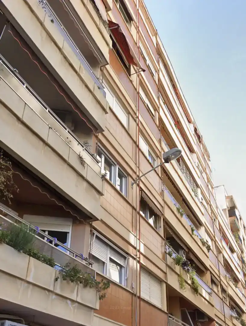 Vista exterior de Pis en venda en Mislata amb Aire condicionat, Terrassa i Balcó