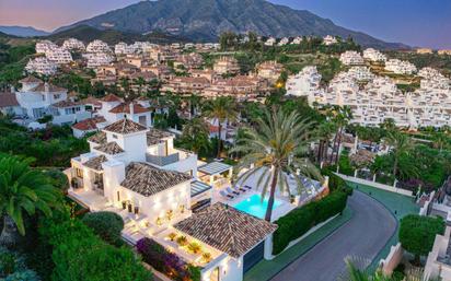 Vista exterior de Casa o xalet en venda en Marbella amb Aire condicionat, Calefacció i Jardí privat