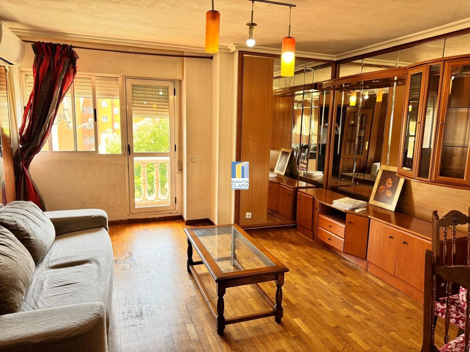 Sala d'estar de Pis en venda en Zamora Capital  amb Parquet, Terrassa i Balcó