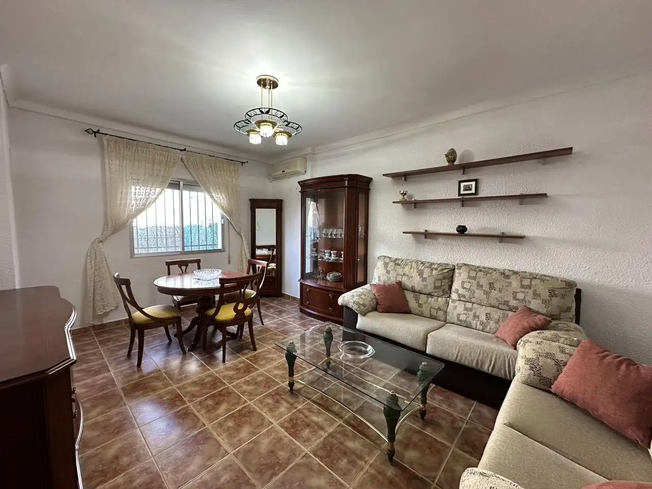 Sala d'estar de Casa o xalet en venda en Cuevas del Campo amb Aire condicionat, Jardí privat i Traster