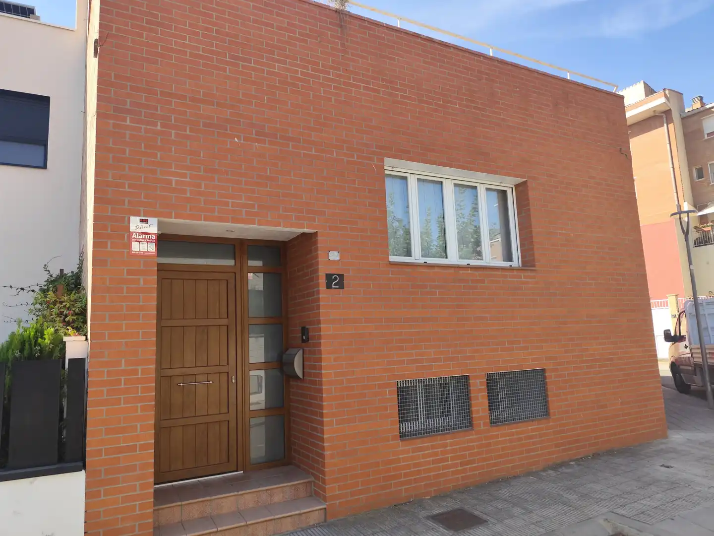 Casa amb jardí en venda a Carrer Pere El Gran 2
