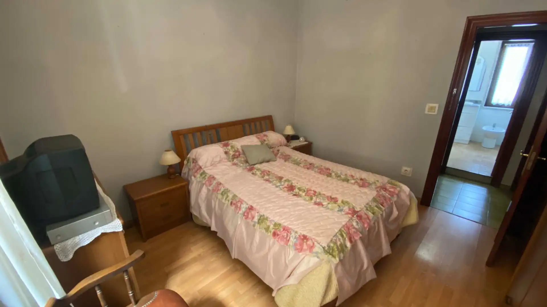 Habitación de Piso de alquiler en San Martín del Rey Aurelio con Calefacción, Amueblado y Horno