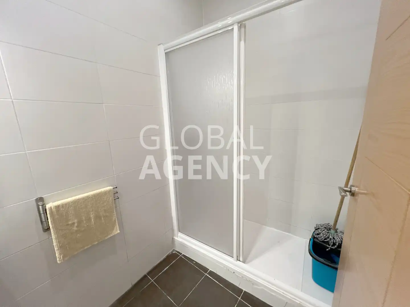 Bathroom of Duplexes for sale in Madrid  with Heating, Oven and Washing machine