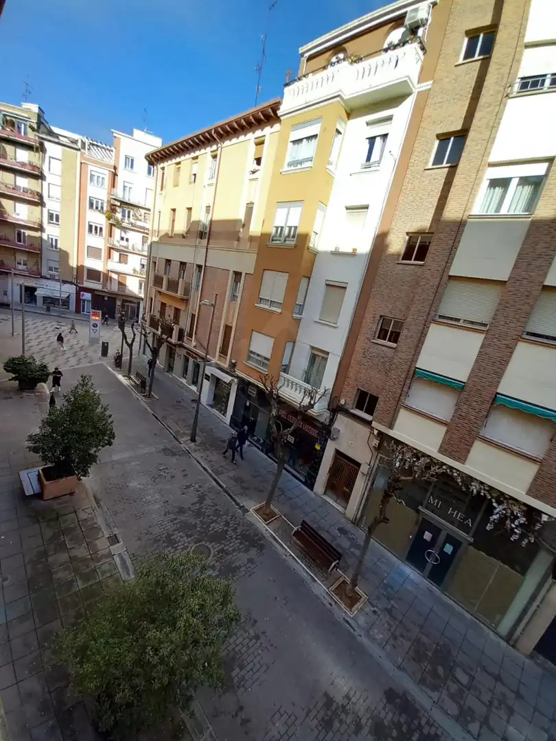 Piso de alquiler en Logroño - CL PILAR SALARRULLANA, Gran Via