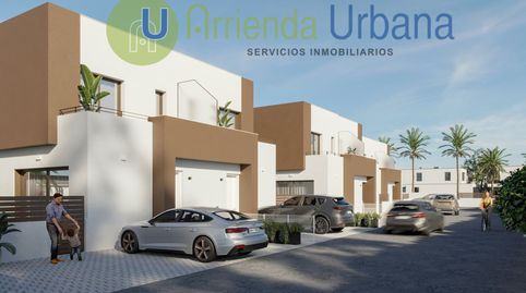 CHALET ADOSADO DE 3 DORMITORIOS JUNTO A LA PLAYA DE LA MARINA, CON JARDÍN, PARKING Y PISCINA COMUNITARIA., imatge 3