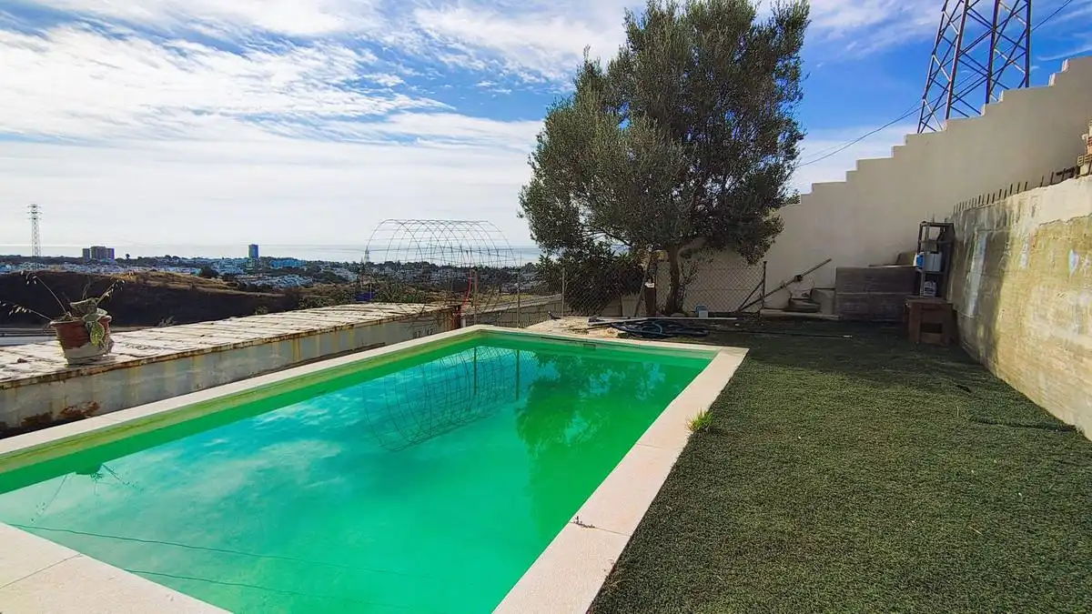 Piscina de Finca rústica en venta en Marbella con Aire acondicionado, Jardín privado y Trastero