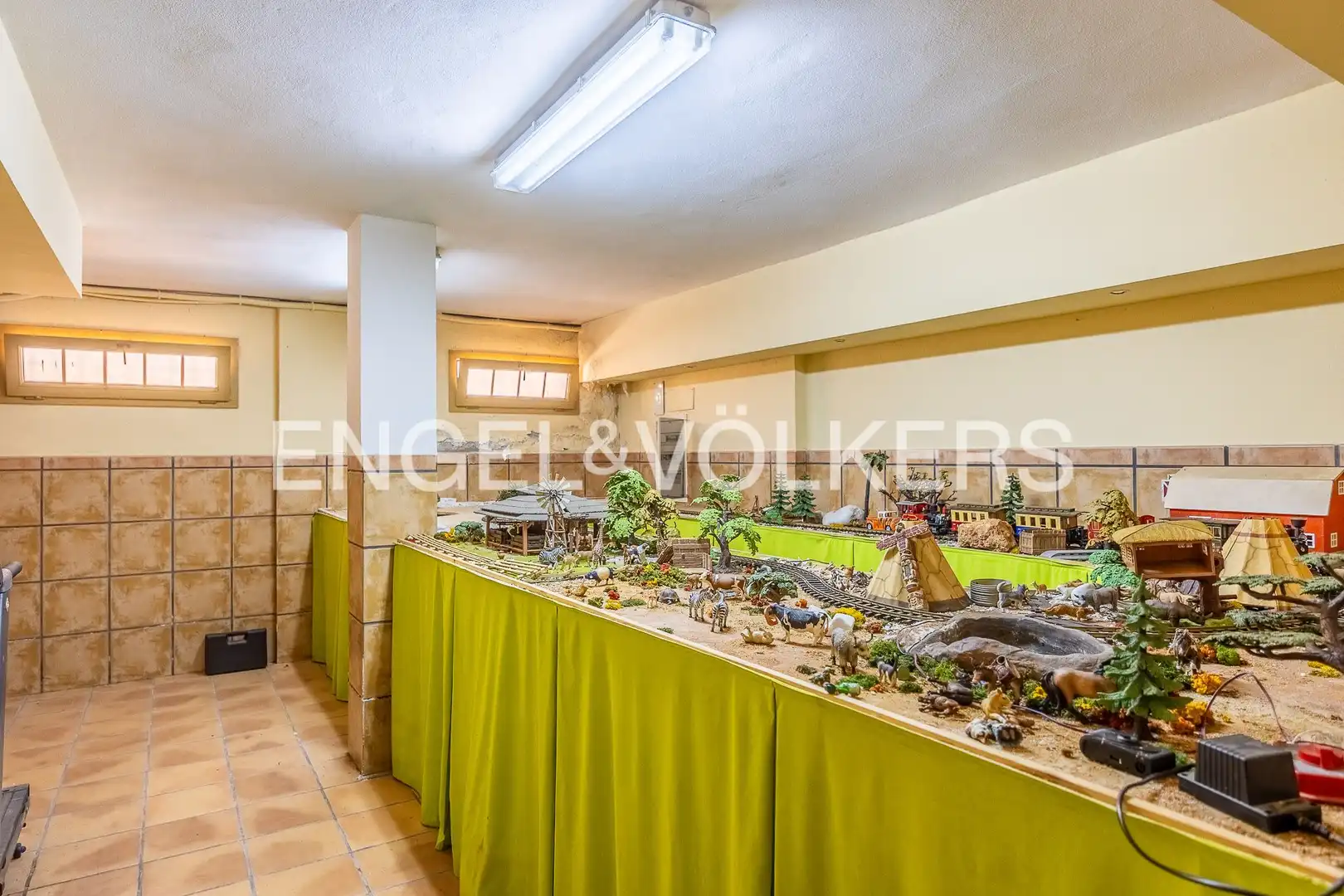 Houses for sale in Sevilla  with Air Conditioner, Heating and Private garden