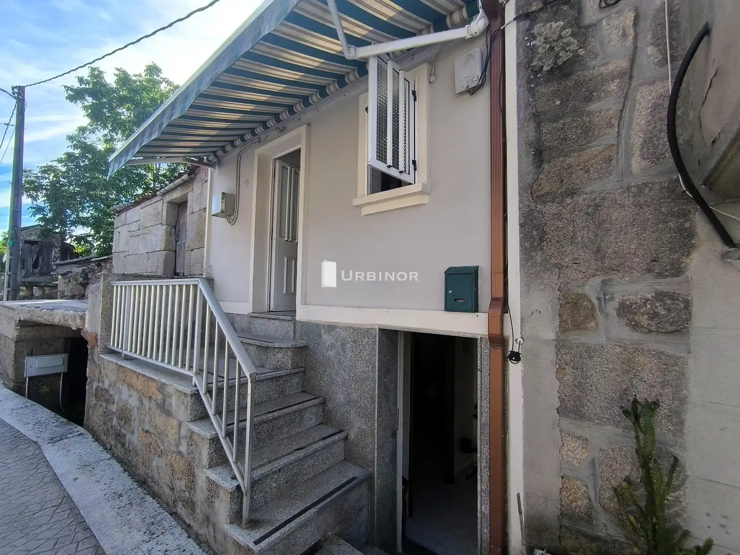 Casa amb terrassa en venda a San Cristovo de Cea, imagen 2