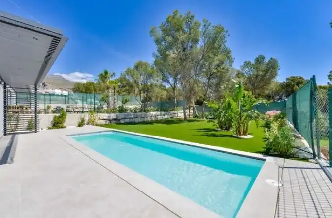 Casa amb piscina en venda a Carrer Amsterdam, imagen 2