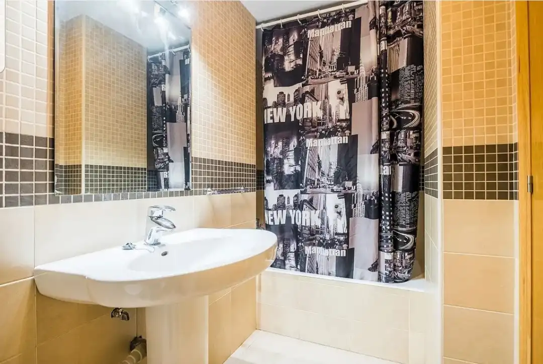 Baño de Piso de alquiler en Roquetas de Mar con Aire acondicionado, Calefacción y Amueblado