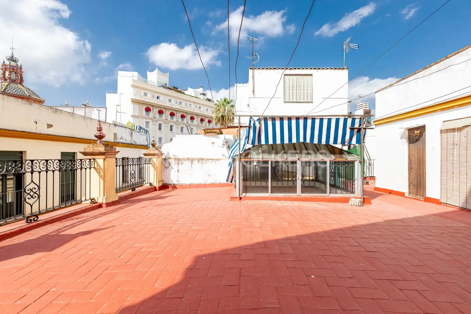 Außenansicht von Haus oder Chalet zum Verkauf in Sevilla mit Klimaanlage, Heizung und Abstellraum