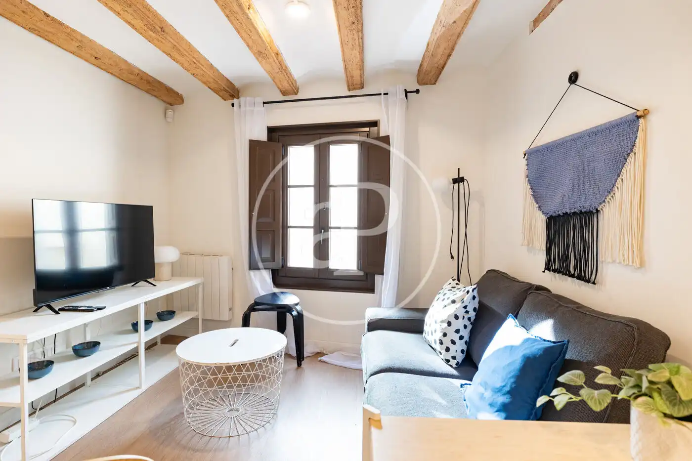 Sala d'estar de Pis en venda en Barcelona amb Calefacció, Terrassa i Moblat