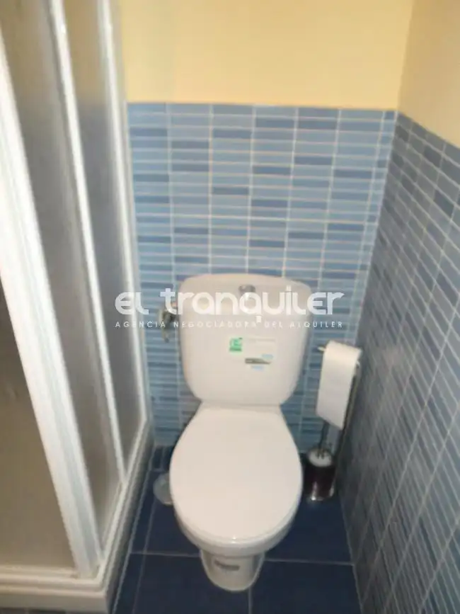 Bathroom of Flat for rent in Madrid  with Air Conditioner, Parquet flooring and Terrace