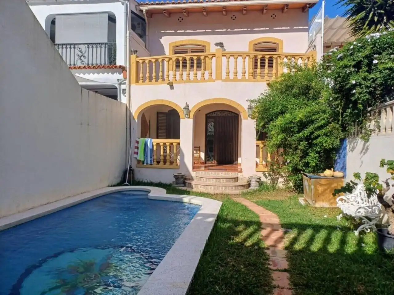 Adossat amb piscina en venda a Camino Collado