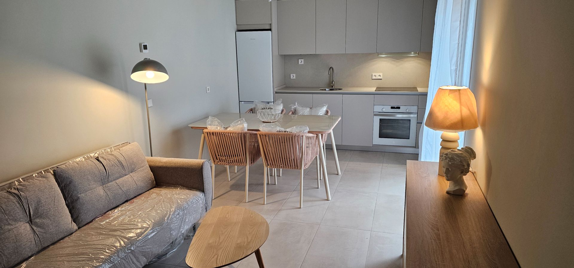 Sala d'estar de Dúplex de lloguer en León Capital  amb Calefacció, Terrassa i Moblat