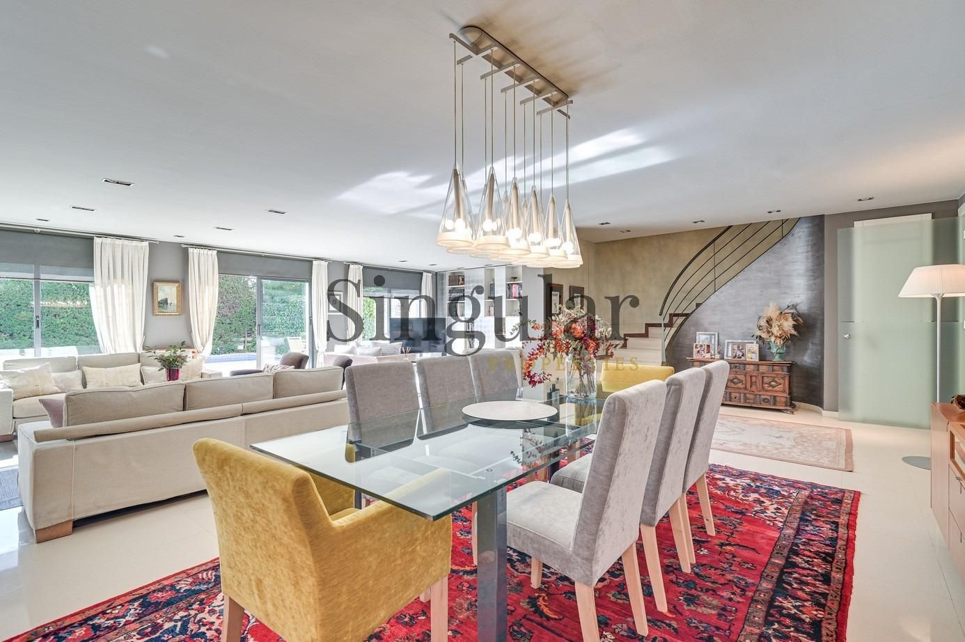 Menjador de Casa o xalet en venda en  Barcelona Capital amb Aire condicionat, Calefacció i Jardí privat