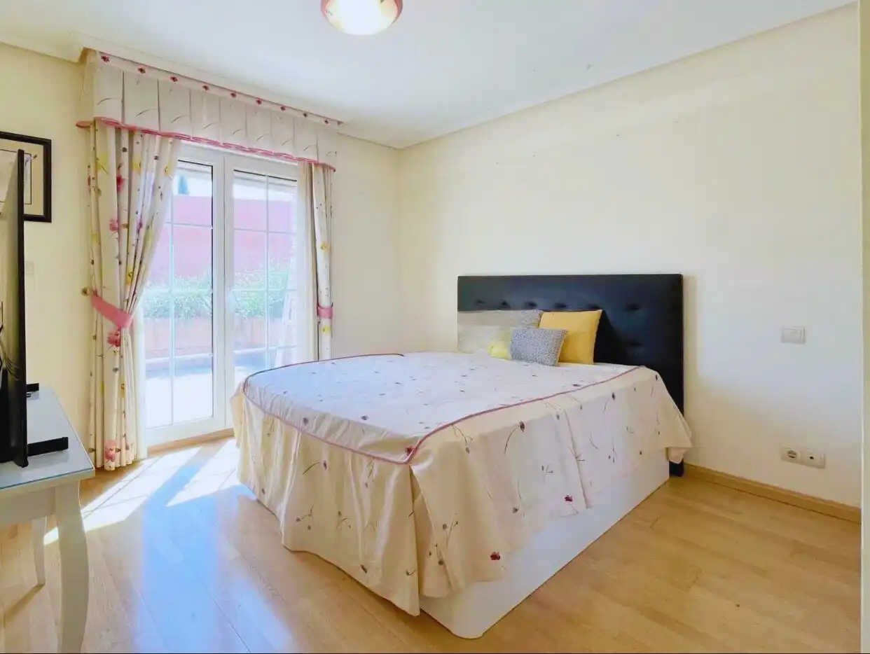 Bedroom of Houses for sale in Zaragoza  with Air Conditioner, Heating and Private garden