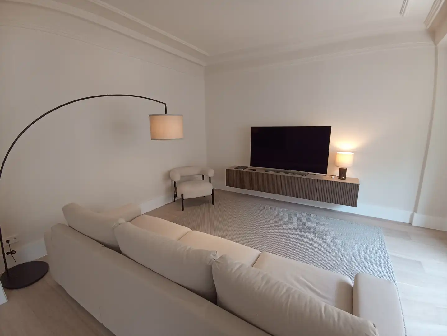 Flat for rent in Calle Asturias, Parque San Francisco - Uría