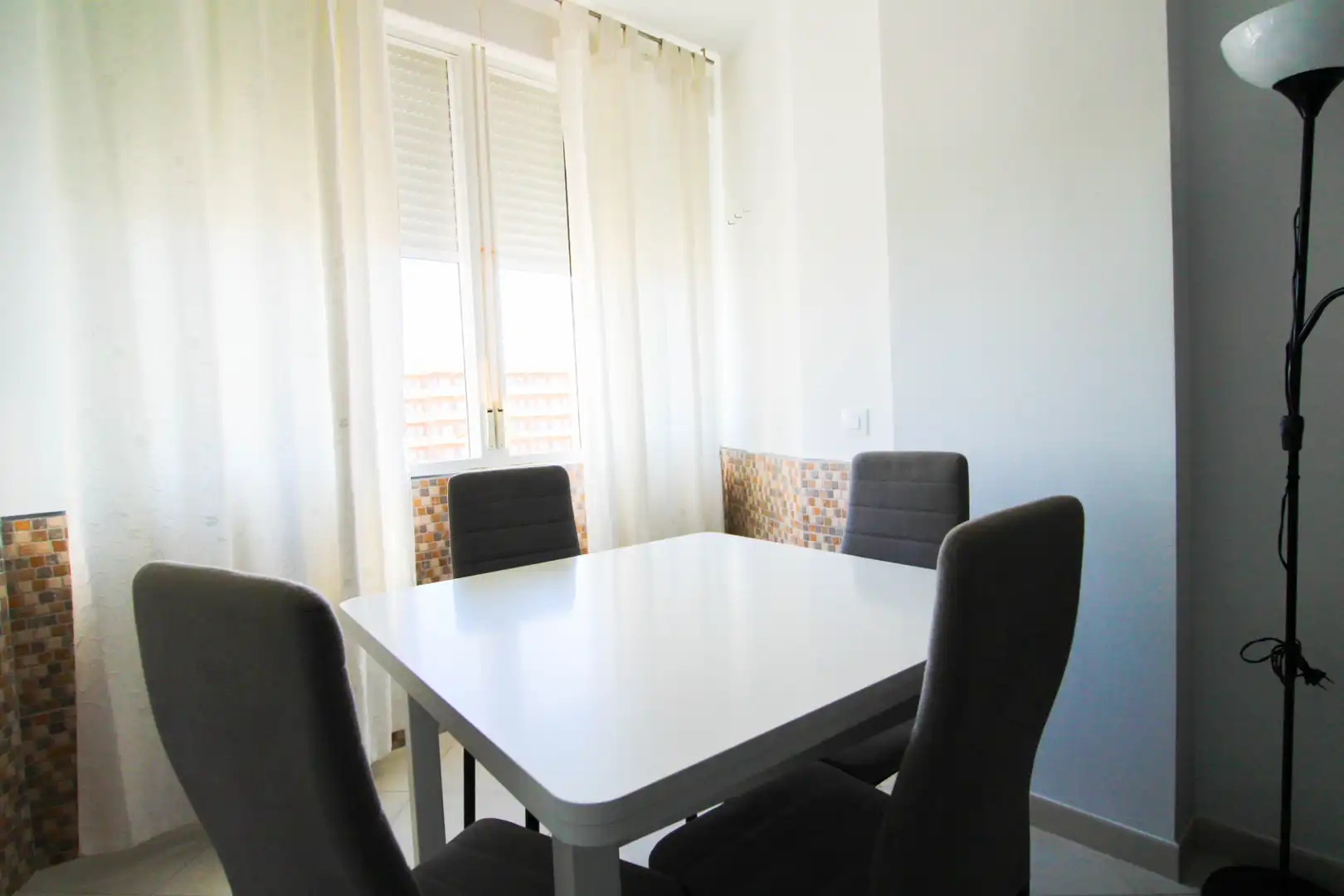 Apartamento con terraza en alquiler en Glorieta Cortadura, imagen 4