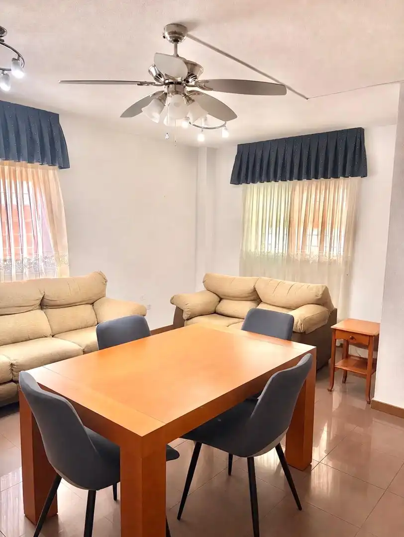 Sala d'estar de Casa adosada en venda en Murcia amb Aire condicionat, Terrassa i Traster