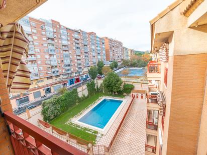 Piscina de Dúplex en venda en  Jaén Capital amb Aire condicionat, Calefacció i Terrassa