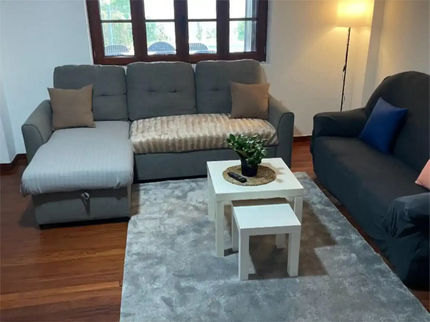 Wohnzimmer von Wohnung zur Miete in Vilaboa mit Privatgarten, Parkett und Schwimmbad