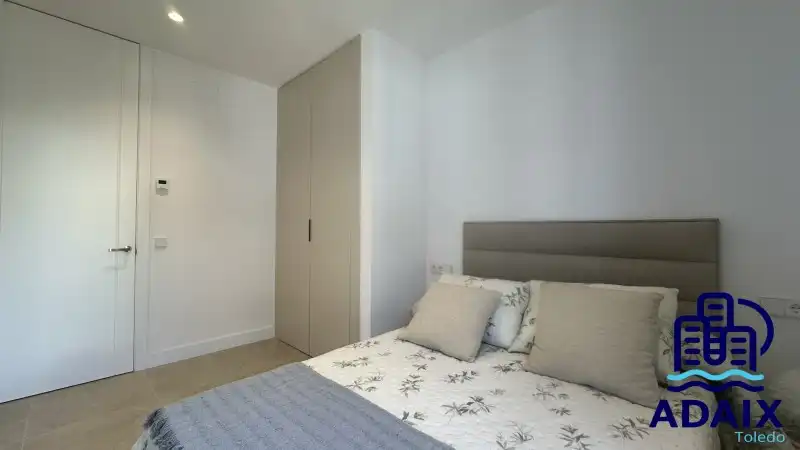 Bedroom of Flat for rent in Toledo  with Air Conditioner, Heating and Furnished