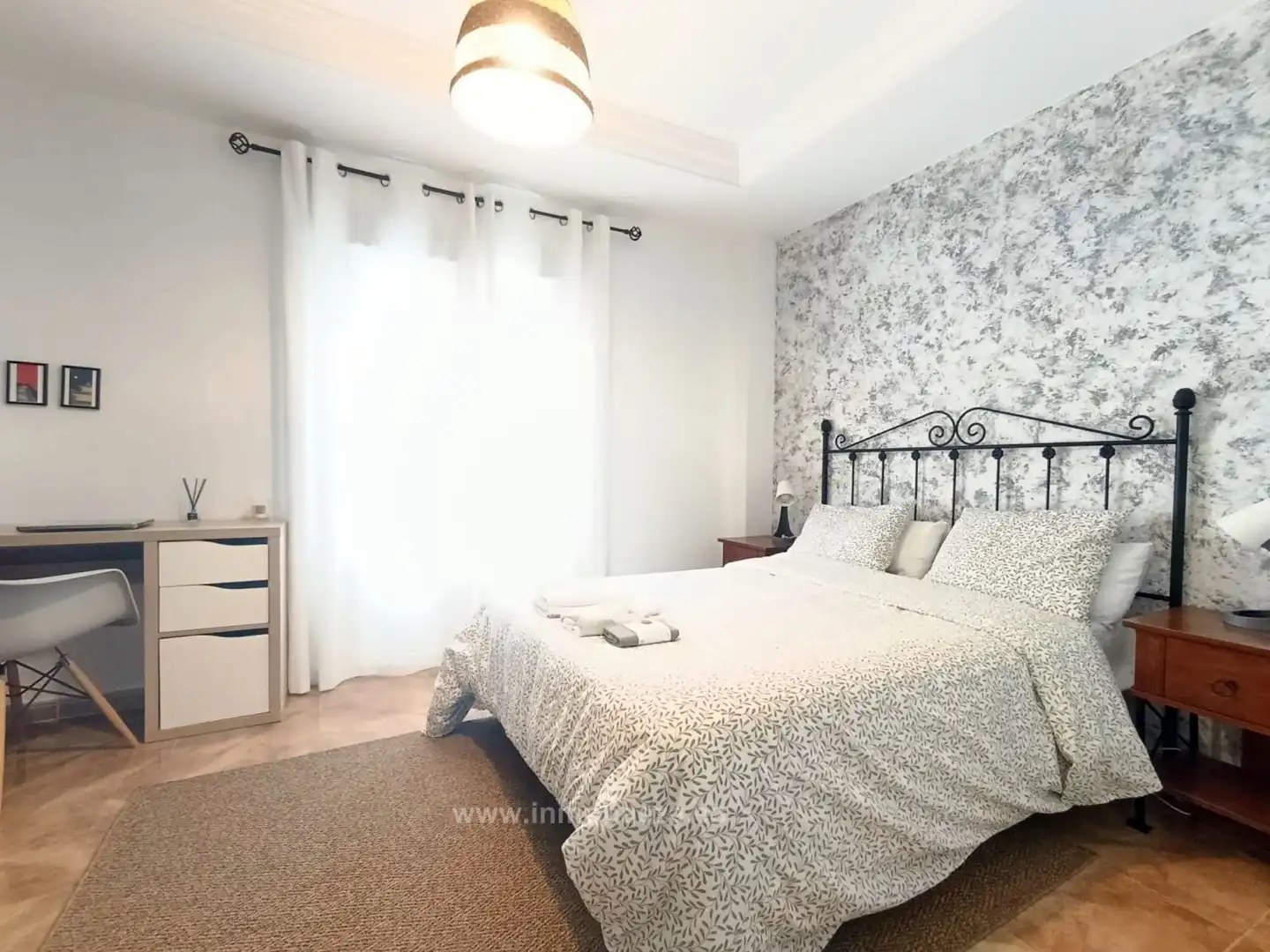 Dormitori de Apartament de lloguer en Baeza amb Aire condicionat, Terrassa i Moblat