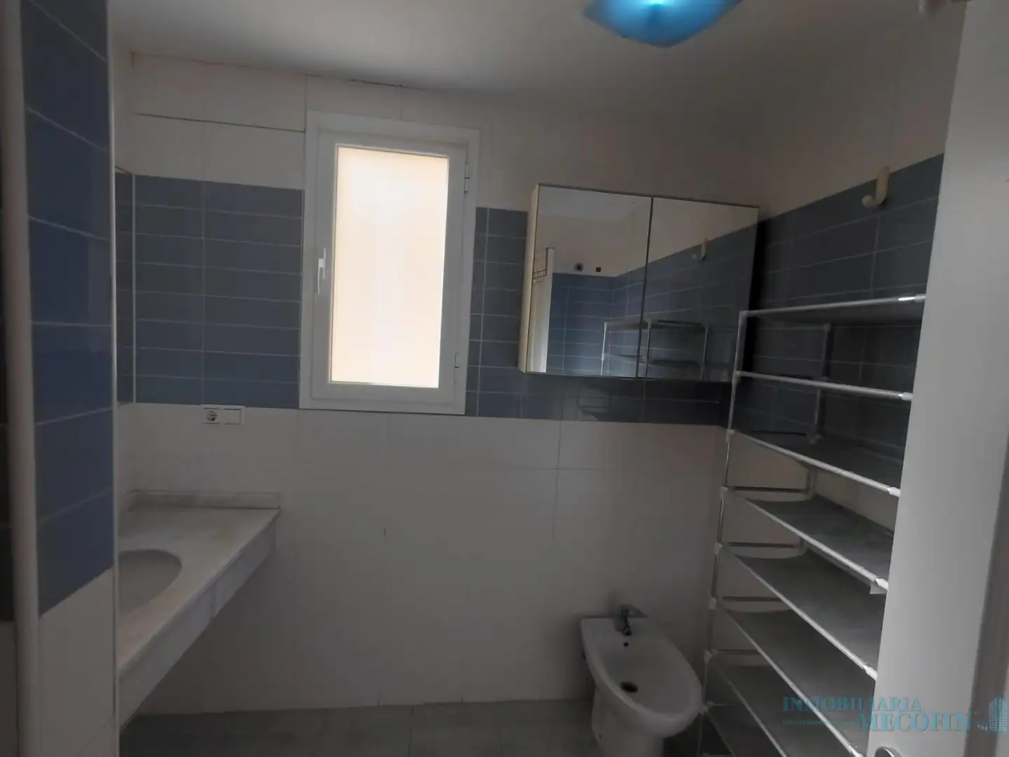 Bathroom of Flat for sale in Benidorm  with Air Conditioner, Terrace and Storage room