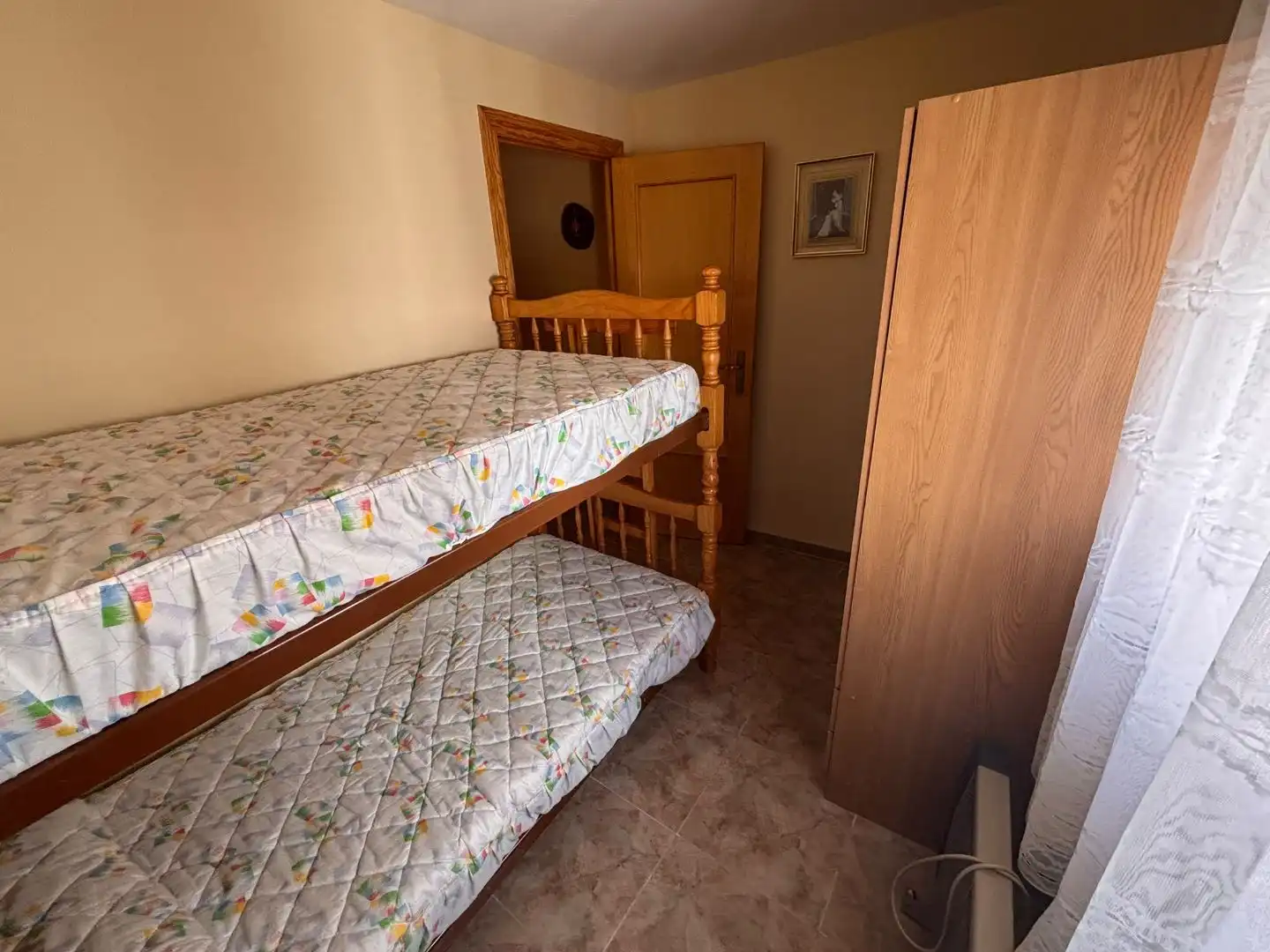 Dormitori de Casa o xalet en venda en Chulilla amb Aire condicionat, Terrassa i Balcó