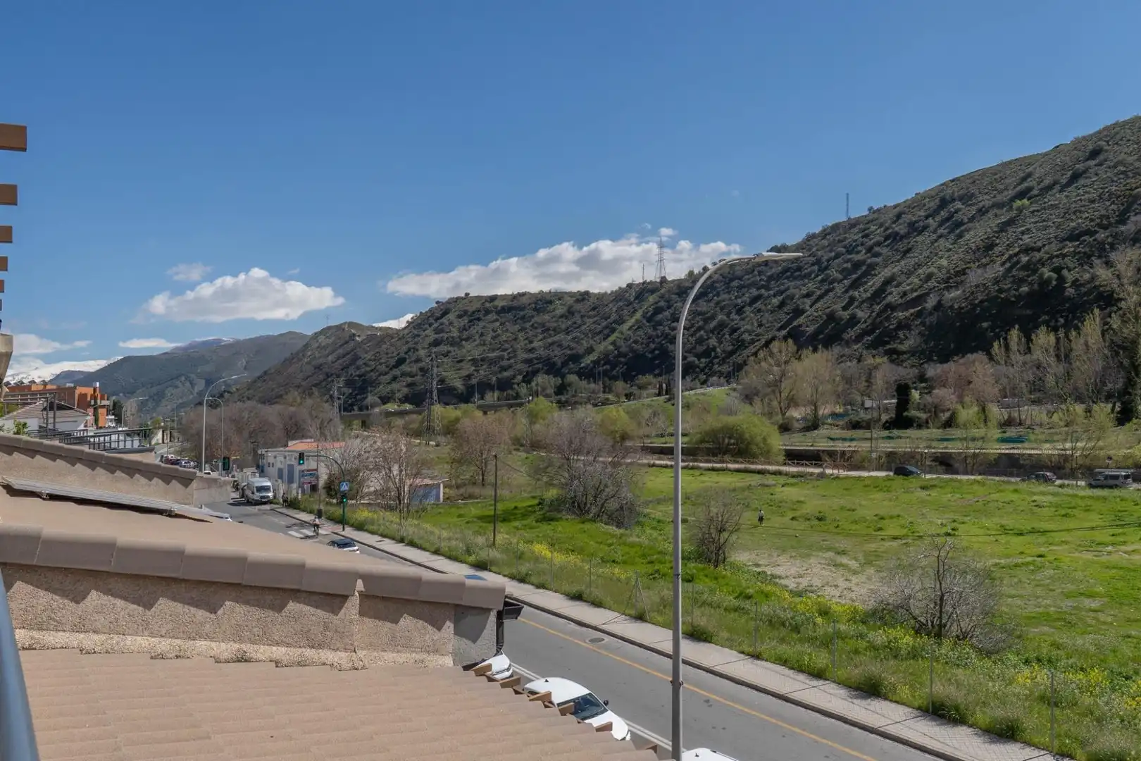 Vista exterior de Casa o xalet en venda en Granada amb Calefacció, Terrassa i Traster