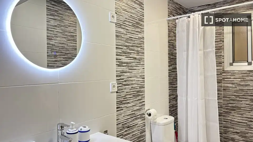 Bathroom of Flat for rent in Alfafar  with Air Conditioner, Heating and Furnished