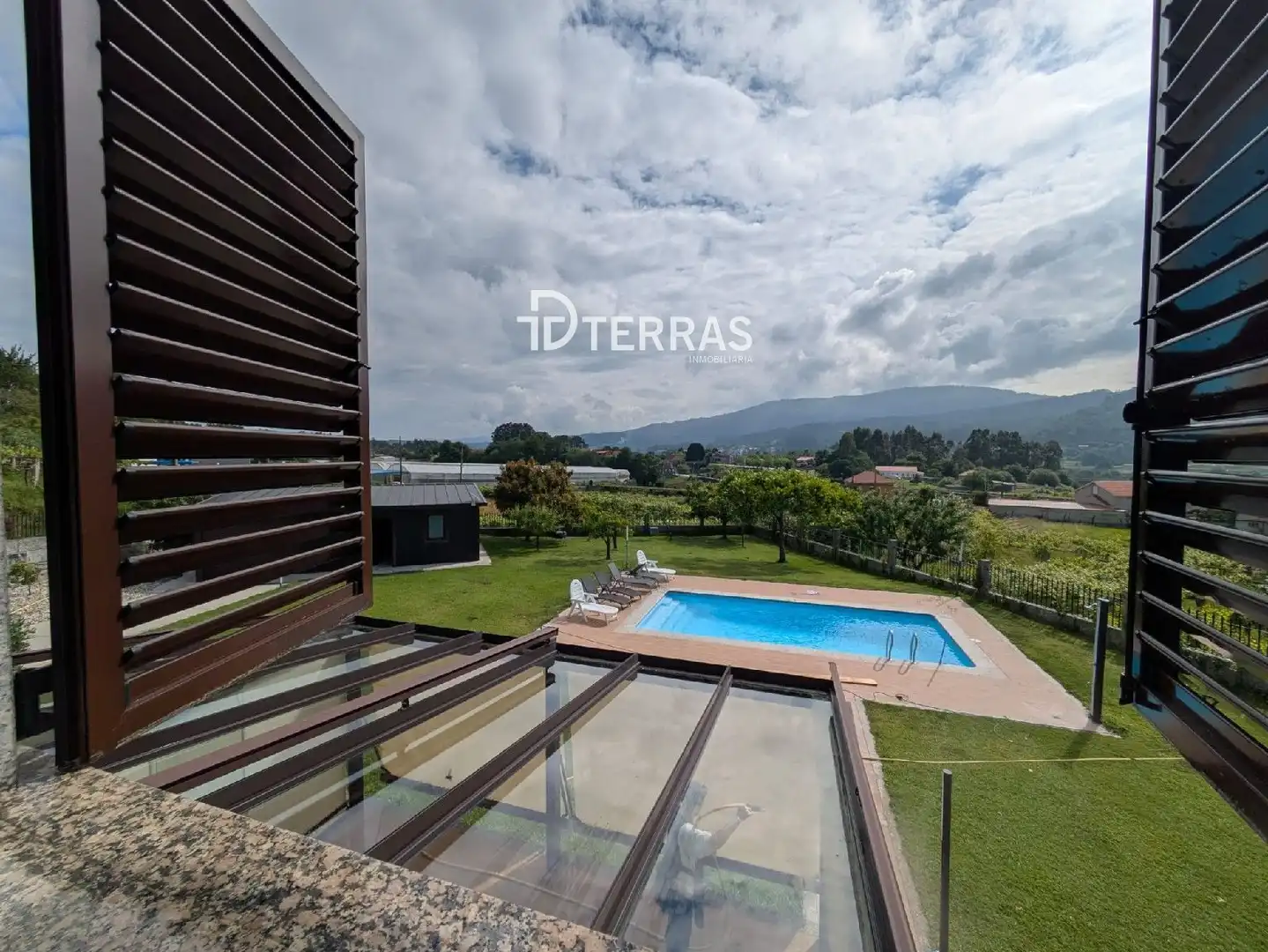 Terrassa de Casa o xalet en venda en Barro amb Calefacció, Jardí privat i Traster