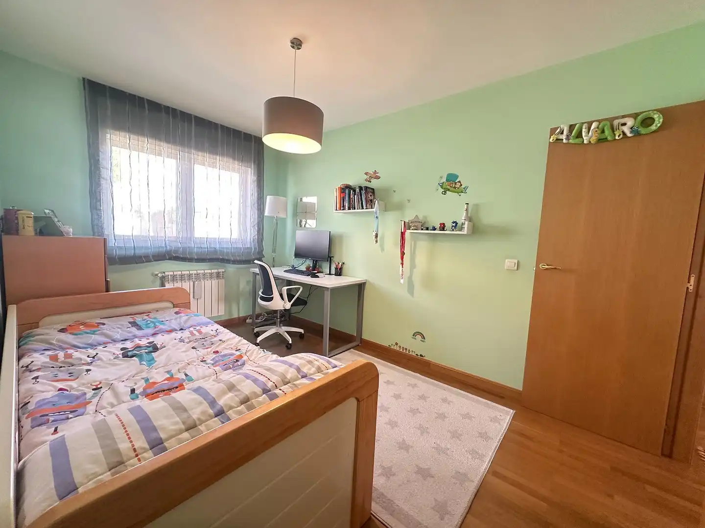 Habitación de Casa o chalet en venta en Santiago de Compostela  con Calefacción, Jardín privado y Parquet