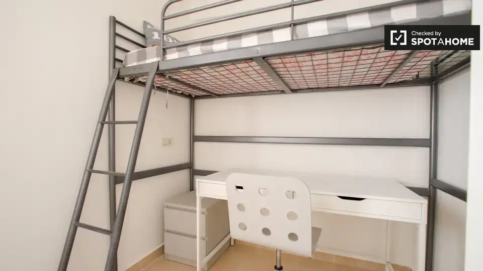 Room in Els Orriols