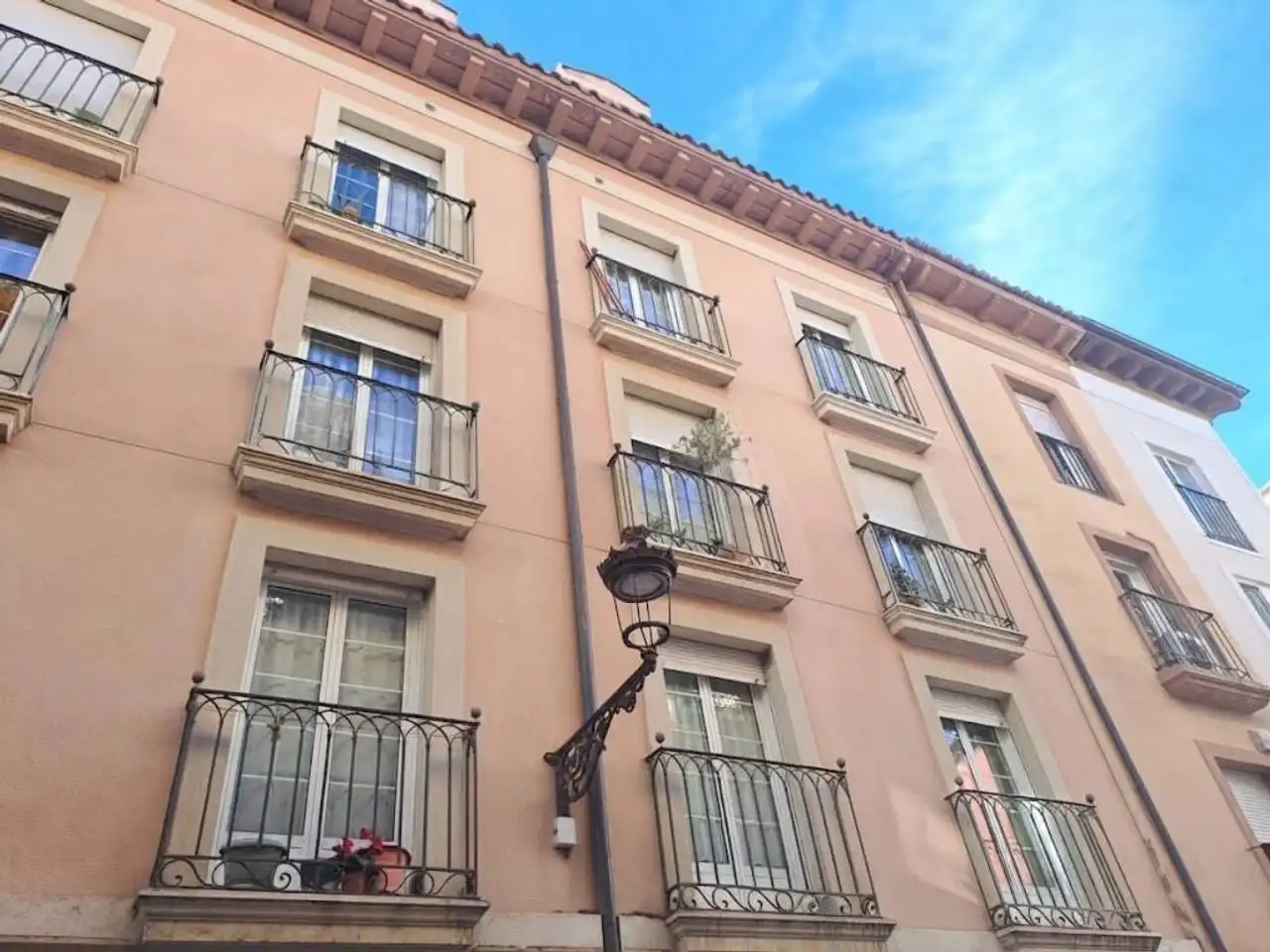 Flat with terrace for sale in Calle Fernán González