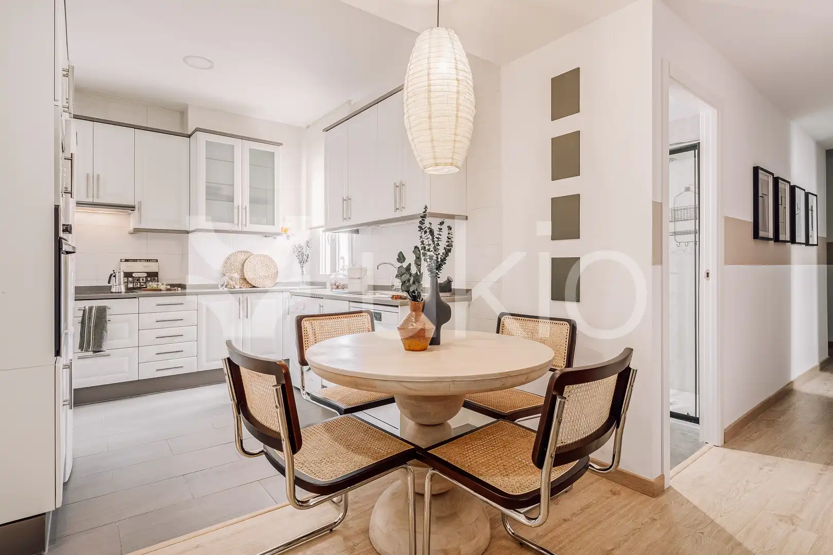 Cuina de Apartament de lloguer en Madrid amb Aire condicionat, Calefacció i Moblat