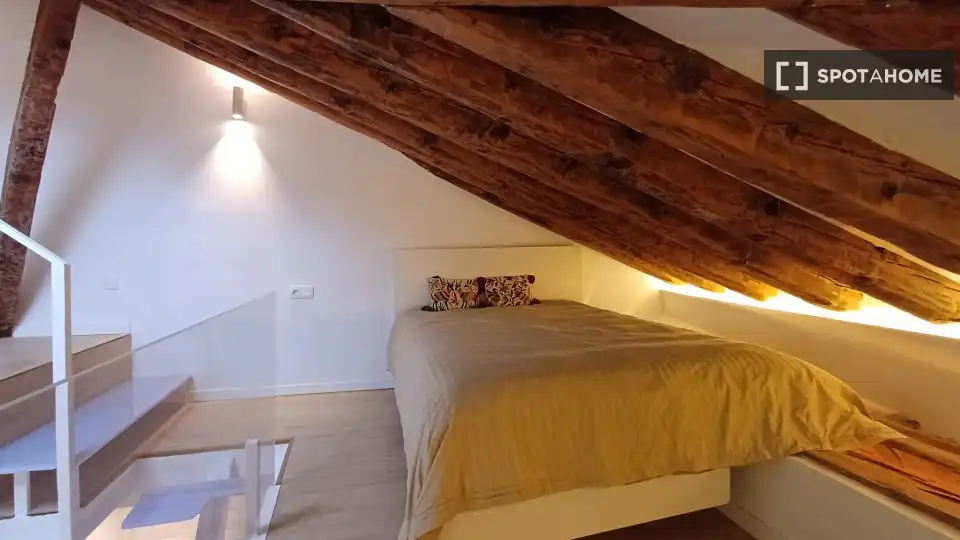 Room in Trafalgar