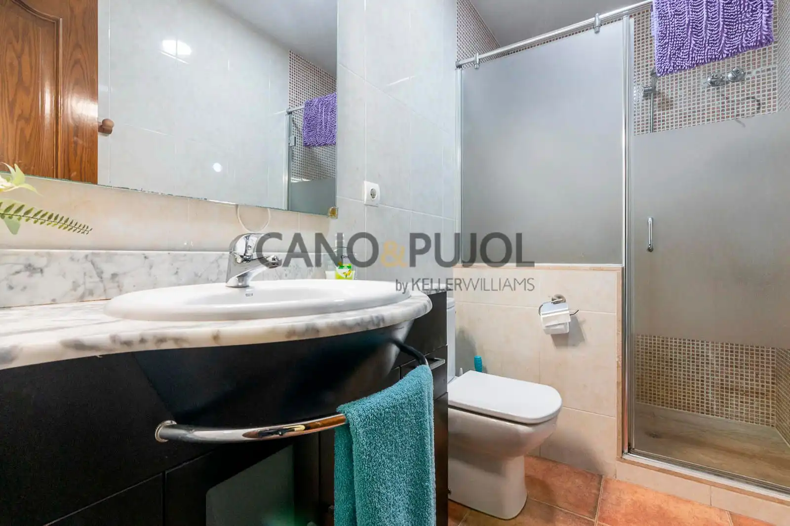 Bathroom of Buildings for sale in Rubí