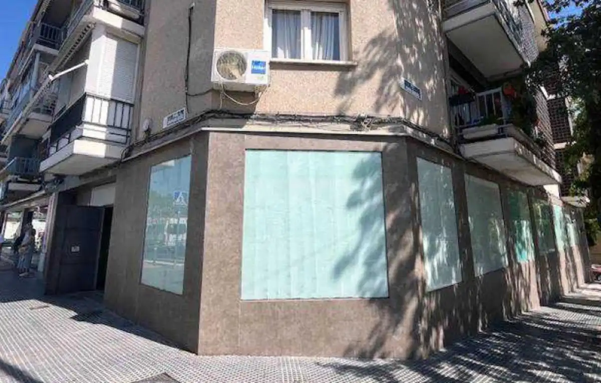 Local comercial de lloguer a Plaza de Cristóbal Colón 7